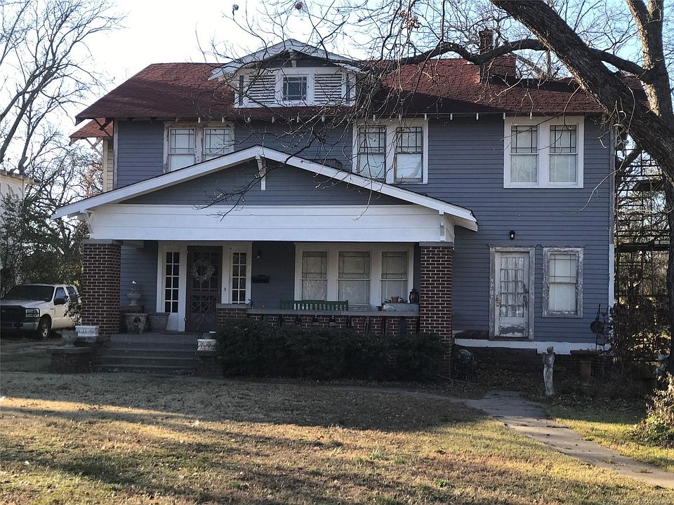 1st image of 703 C St SE #703