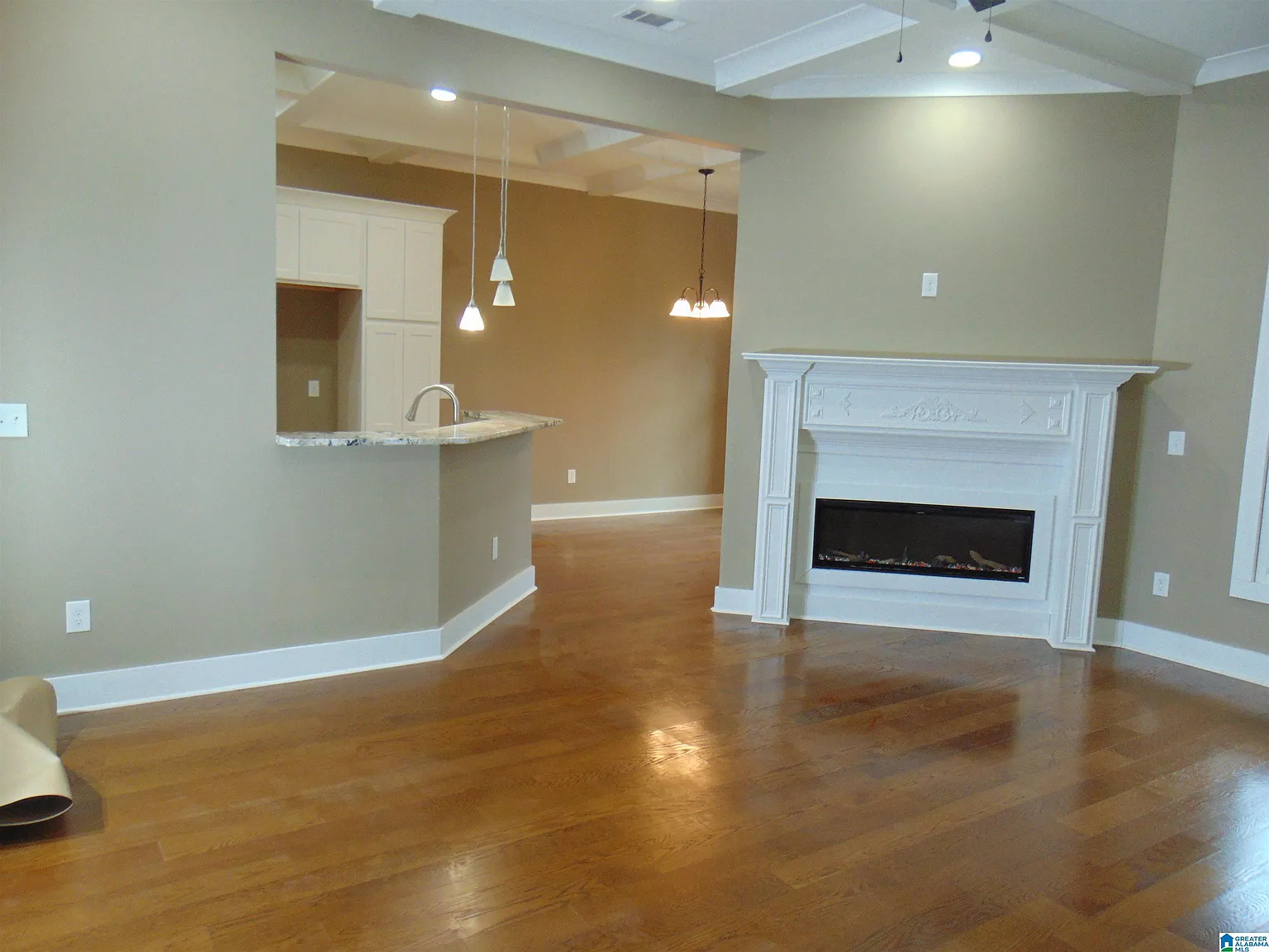 4 bed, 3.5 bath, 2070 sqft, $3,000 — Photo 3