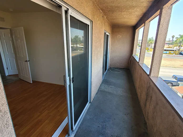 855 W 102nd St #7 — Photo 17