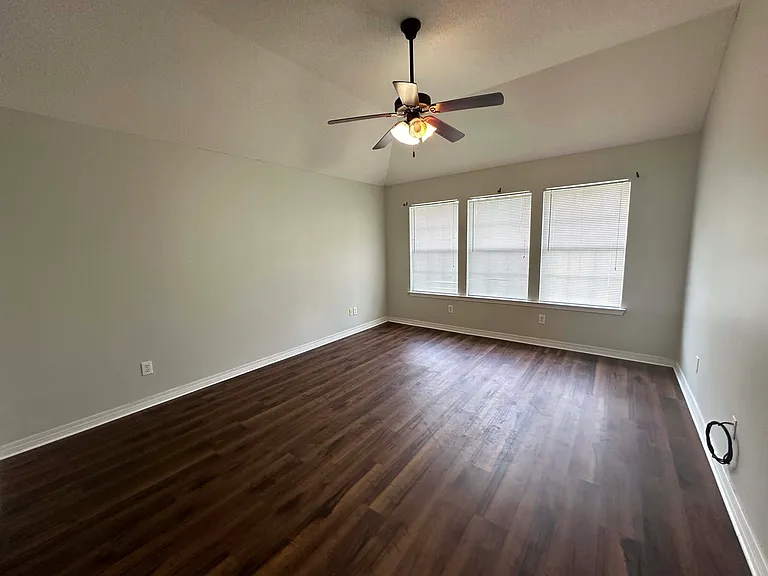 8914 Spring Grv S — Photo 6