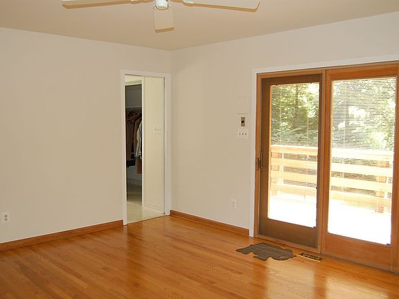 3rd image of 3101 Beechwood Ln