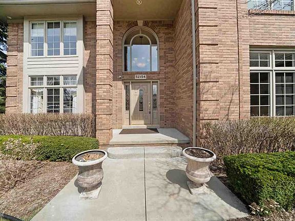 3rd image of 52154 Highbury Ct