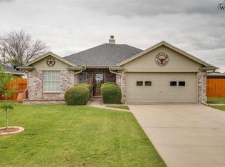 1334 Sycamore Dr, Burkburnett, TX 76354