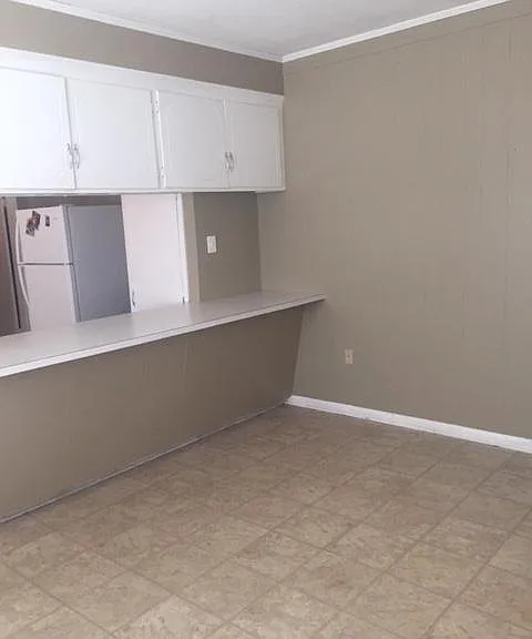 Dining area with bar