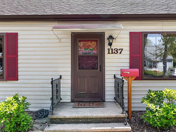 5th image of 1137 E Jardin St