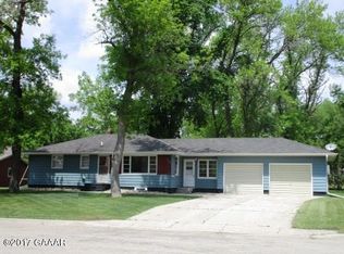 504 W 8th St, Morris, MN 56267