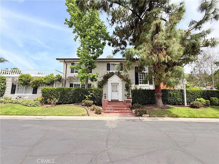 21956 Yellowstone Ln — Photo 1