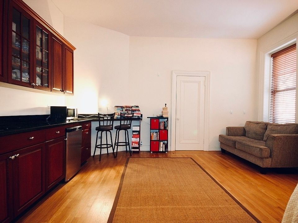 1st image of 140 W 69th St #47AA