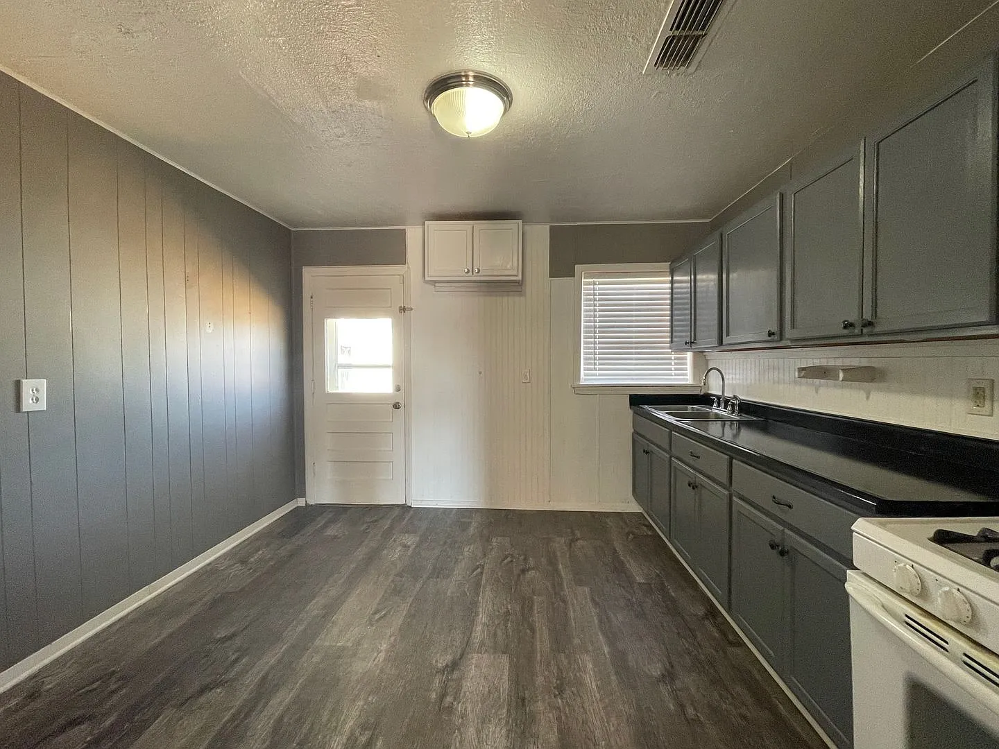 Snyder 3BR/1BA with Storm Shelter, Garage/Shop & Fenced Yard! — Photo 4