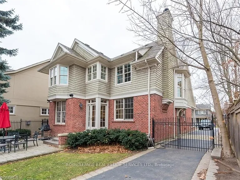 33 Howard Ave — Photo 37