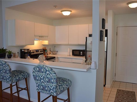 4th image of 200 Woodlawn Ave APT 312