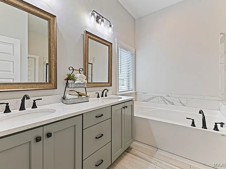 731 Hedgefield Way — Photo 18