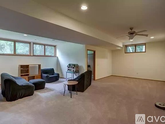 3rd image of 2296 Tower Dr #1