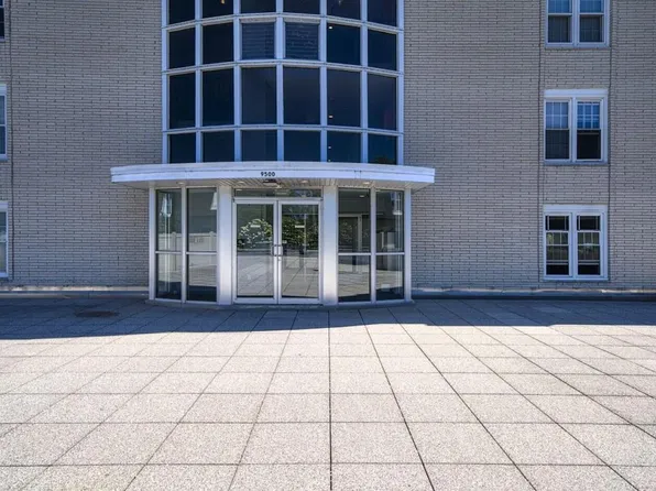 9500 N Green Bay ROAD #105, Brown Deer, WI 53209