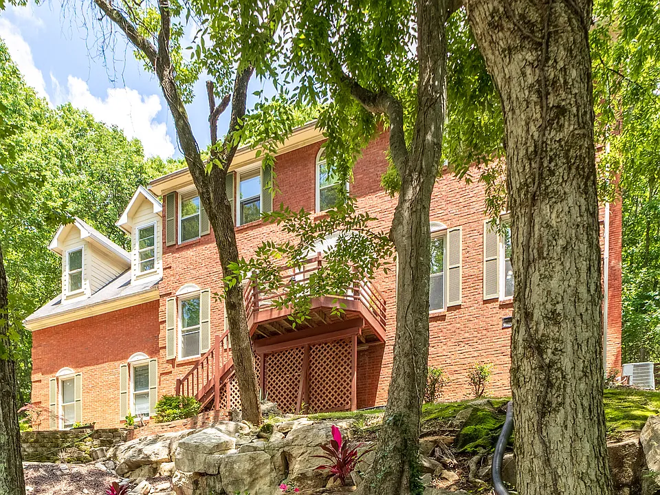 15033 Greentree Trl SE