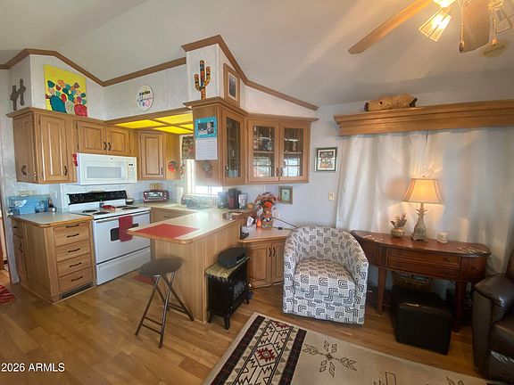 4th image of 2400 W Erie Avenue #400