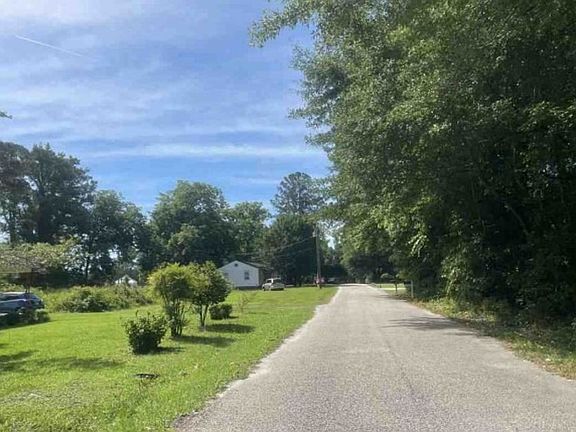 Exterior Neighborhood (street photo)