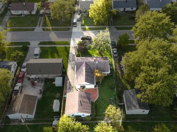 513 Park Dr, Greenwood, IN 46143