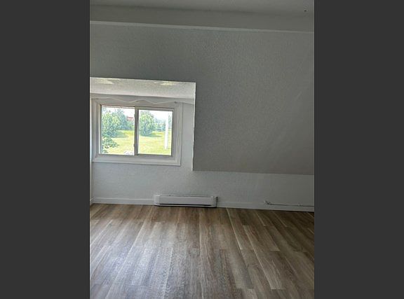 5th image of 385 Cathcart St #6