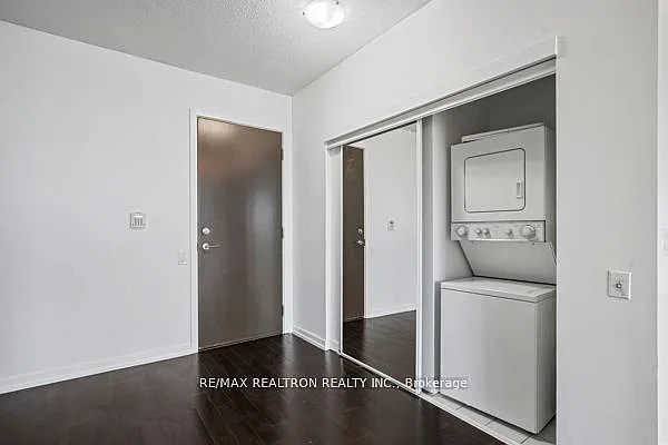 105 The Queensway #504 — Photo 19
