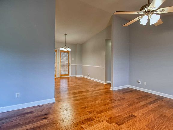 4th image of 6712 Farmbrook Ln