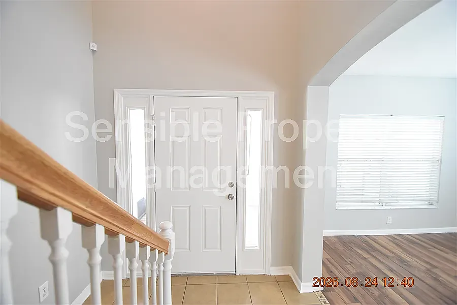 4 bed, 2.5 bath, 2591 sqft, $2,500 — Photo 2