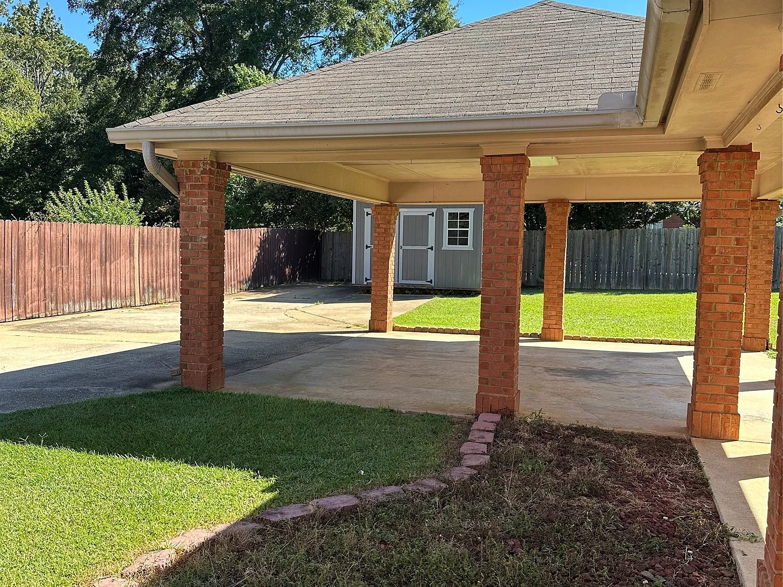 4 bed, 2.0 bath, 1786 sqft, $1,900 — Photo 3