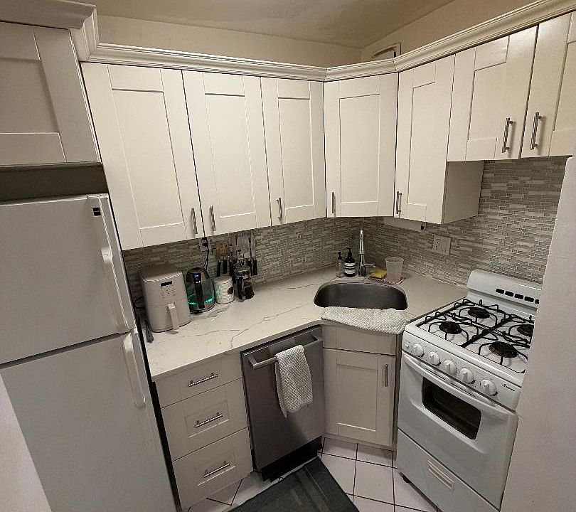 1st image of 217 E 59th St APT 3F