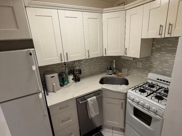 217 East 59th Street image 1 of 6