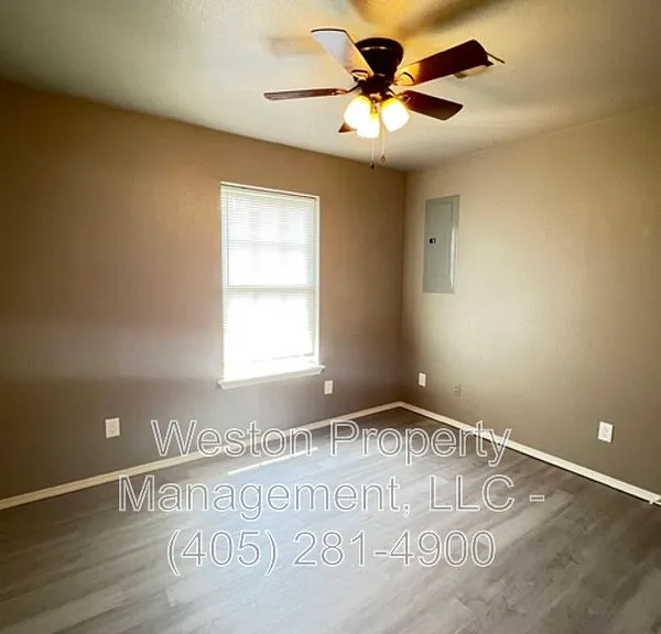 416 E Washington St — Photo 16