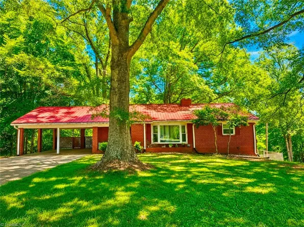 302 Island Dr, Madison, NC 27025