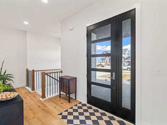 3rd image of 320 36th St