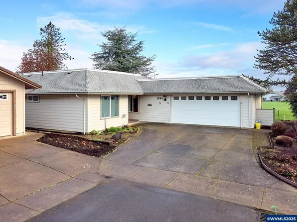 3284 Oakcrest Dr NW, Salem, OR 97304