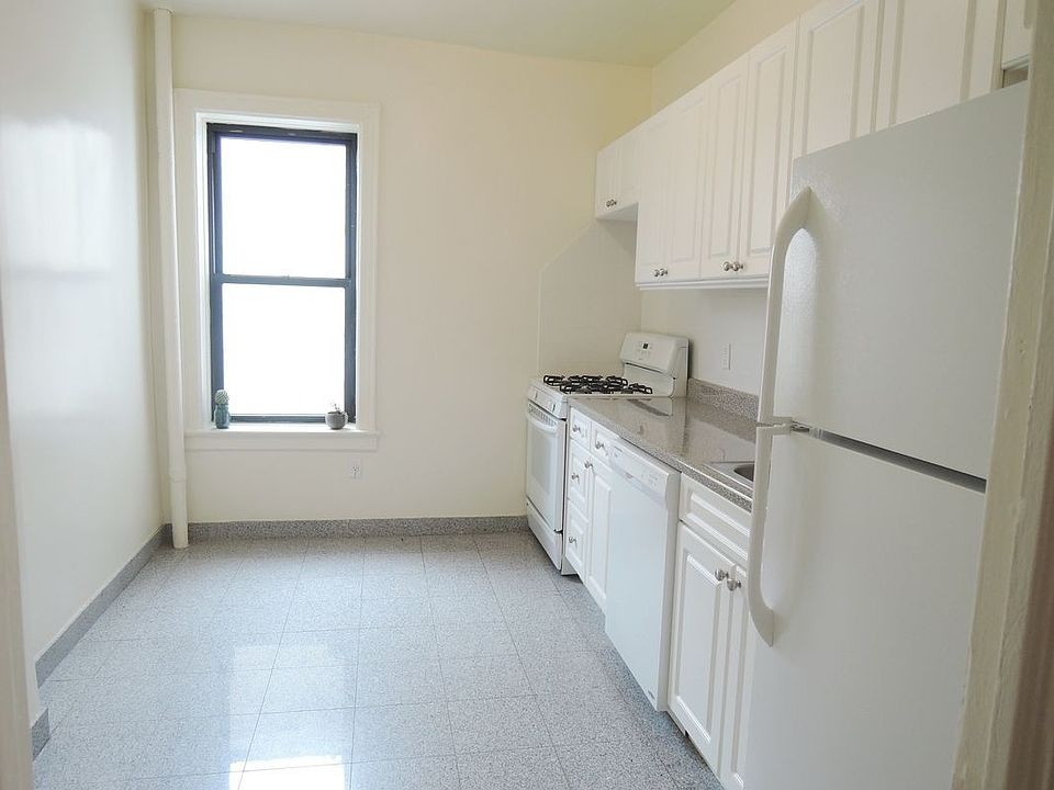 1st image of 2424 42nd St APT B2