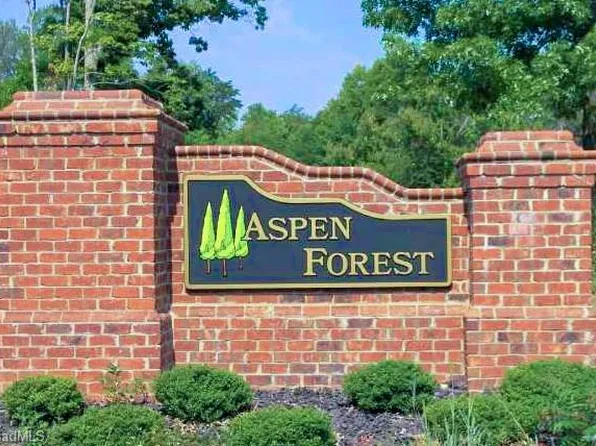 5322 McKinney Ct, Walkertown, NC 27051