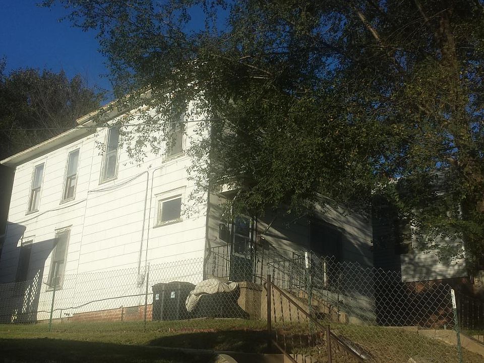 2nd image of 1811 Clay St