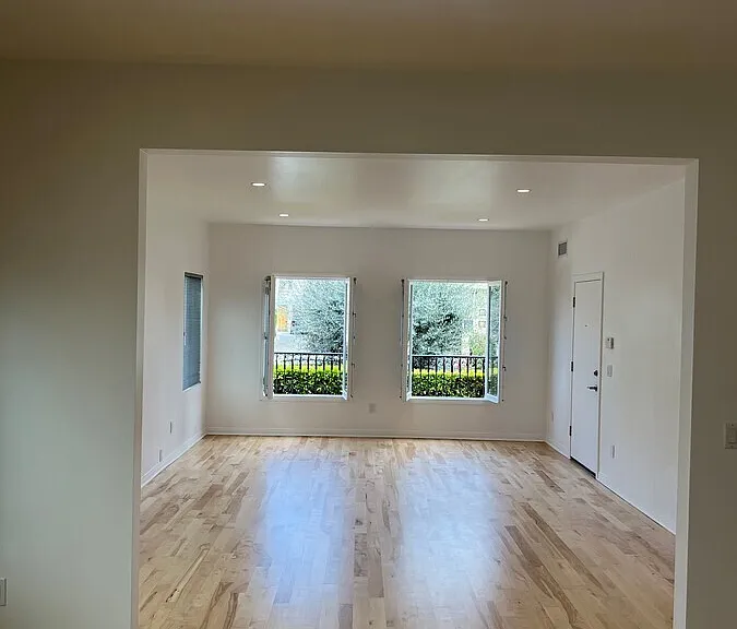 455 N Spaulding Ave — Photo 11