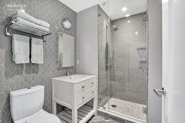 Sold by Sotheby's International Realty | media 14