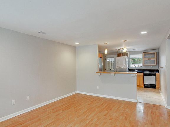5th image of 410 E 35th St #B