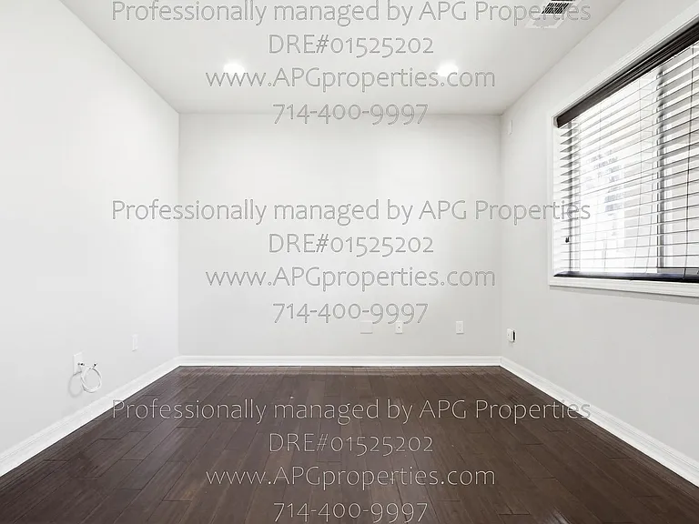139 Thompson Ave — Photo 25