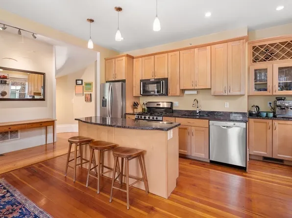 301 Broadway #1, Cambridge, MA 02139