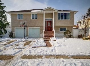 3290 Yost Blvd, Oceanside, NY 11572