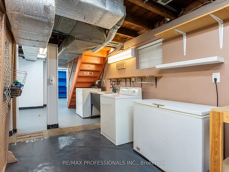4 Runnymede Rd — Photo 36