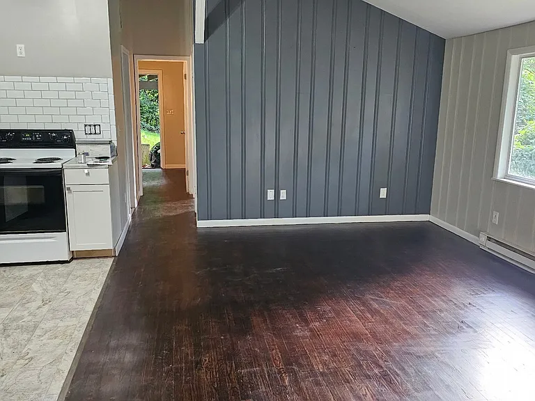 772 Zurich Cir — Photo 2