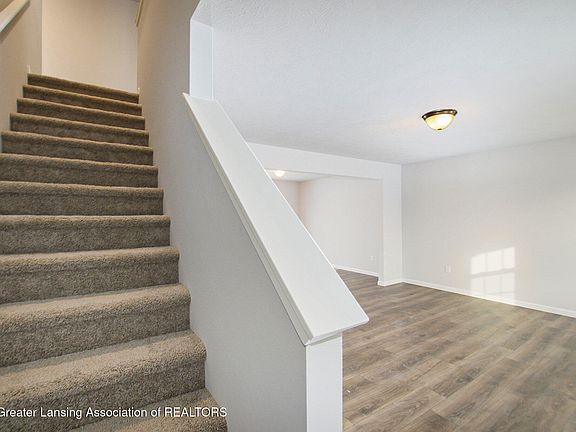 3rd image of 608 Muirfield Dr #25