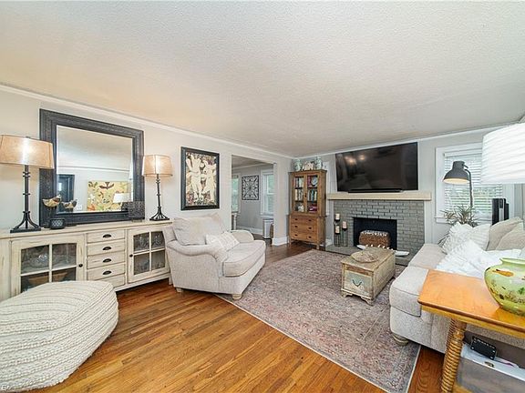 4th image of 1917 Colonial Ave