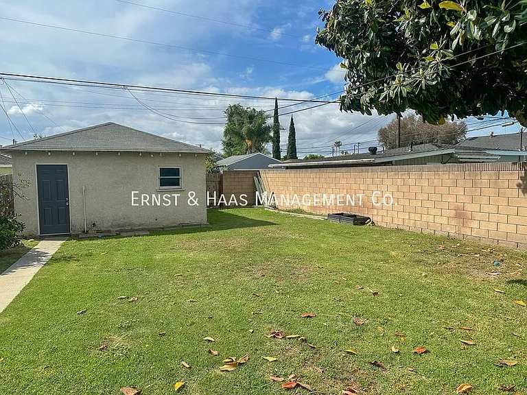 1618 E 63rd St — Photo 21