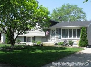 630 Briarwood Dr, Dyer, IN 46311