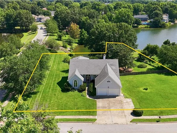 1101 NE Waterfield Village Dr, Blue Springs, MO 64014