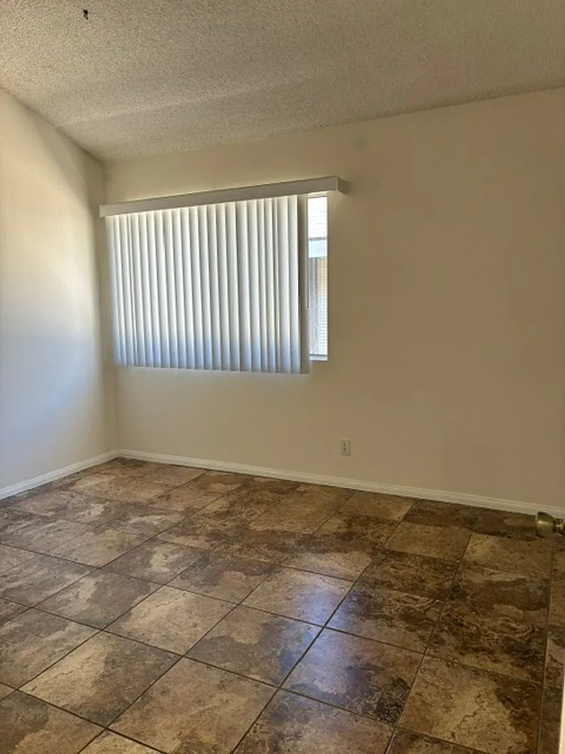 2bd 1bth Condo W/ 2 Parking Spaces In Lakewood — Photo 3